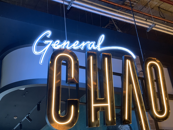 Traditional signage vs digital signage