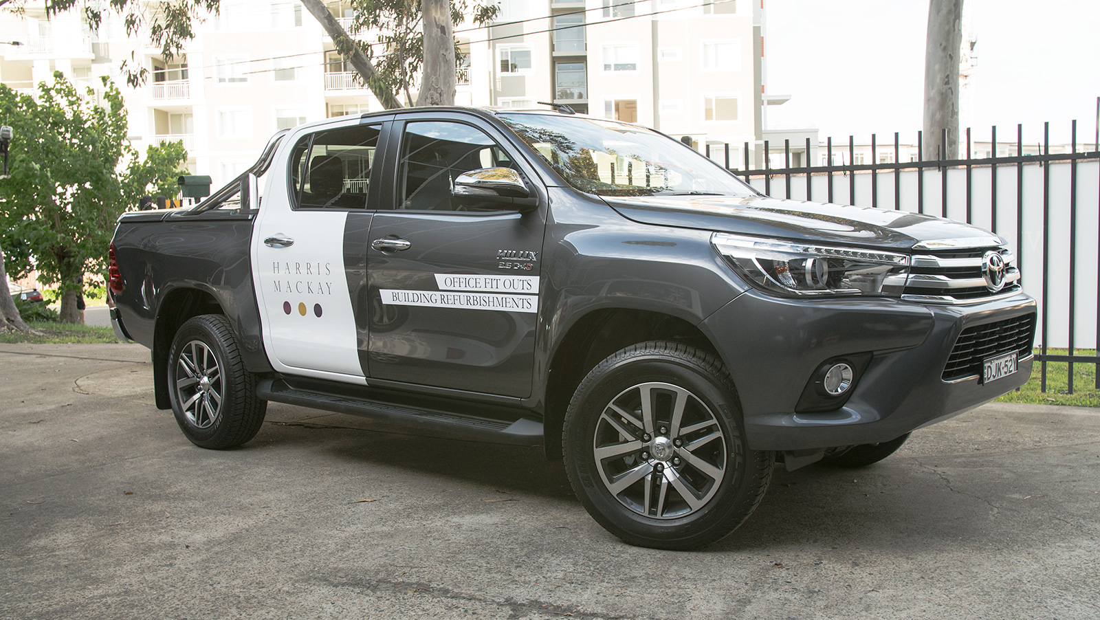 Harris Mackay Toyota signage.